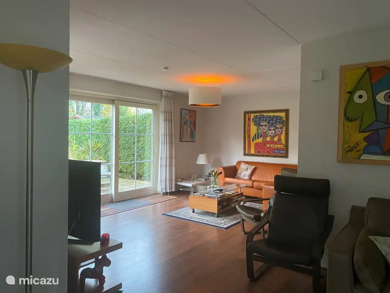 unser geräumiges Wohnzimmer mit 2. Sitzecke