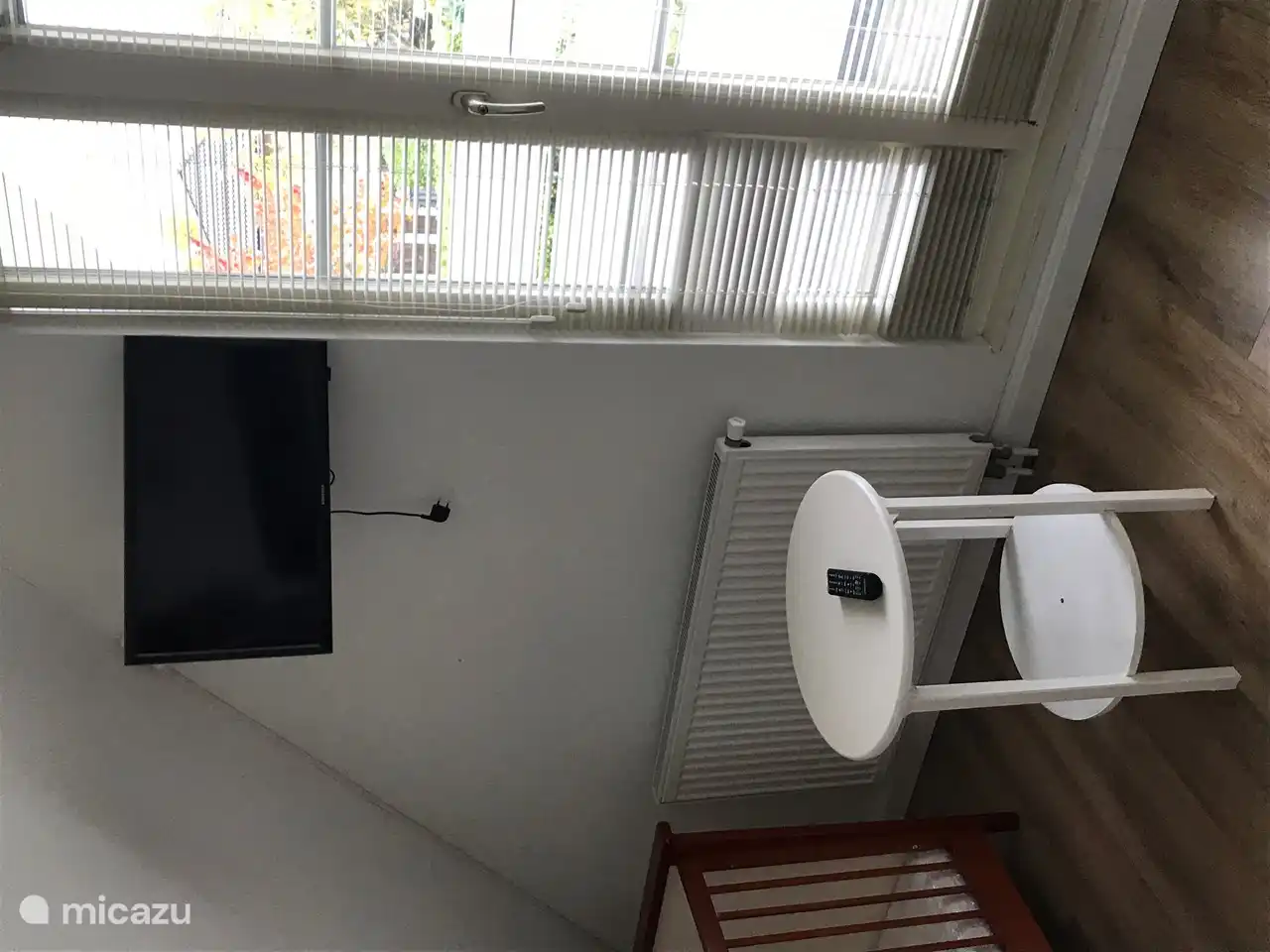 Der Kabelfernseher im Schlafzimmer 1
