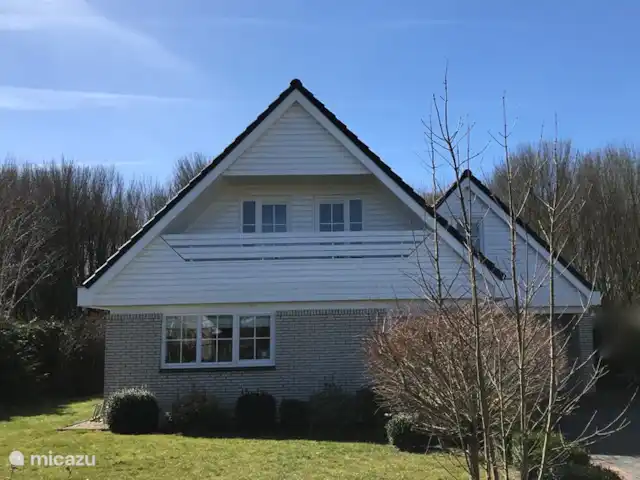 Location de Vacances Pays-Bas, Flevoland, Zeewolde, villa - The Dutch Green View Villa devant la villa