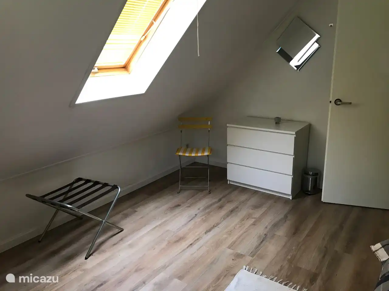 3. Schlafzimmer auf der Rückseite
2 x 1-Personen-Boxspringbetten