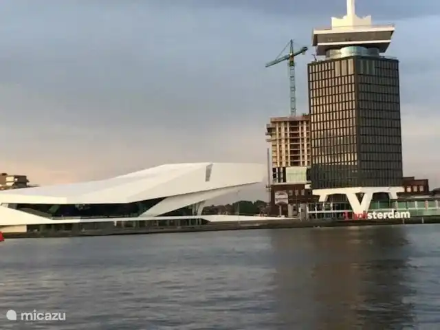 Location de Vacances Pays-Bas, Flevoland, Zeewolde, villa - The Dutch Green View Villa Amsterdam - Musée photo Eye A'dam Tower avec restaurant tournant
