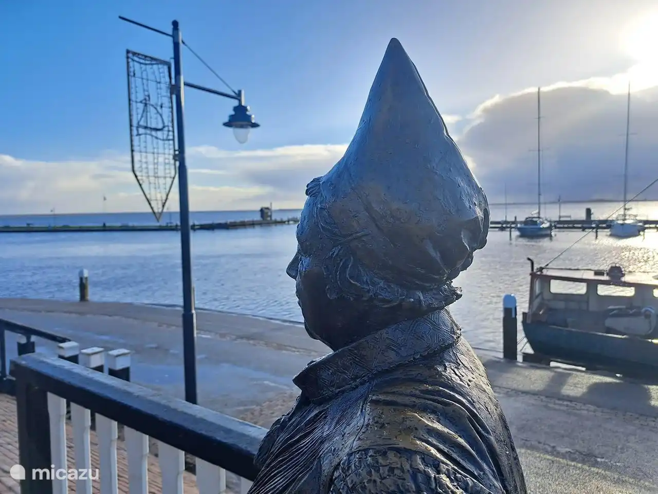 Der Deich von Volendam mit Ooitje