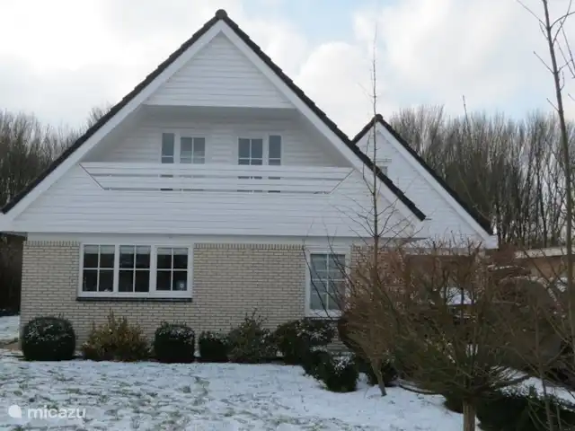 Location de Vacances Pays-Bas, Flevoland, Zeewolde, villa - The Dutch Green View Villa la devanture de notre villa en hiver