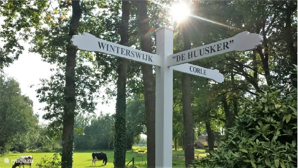 Panneau à l'allée.