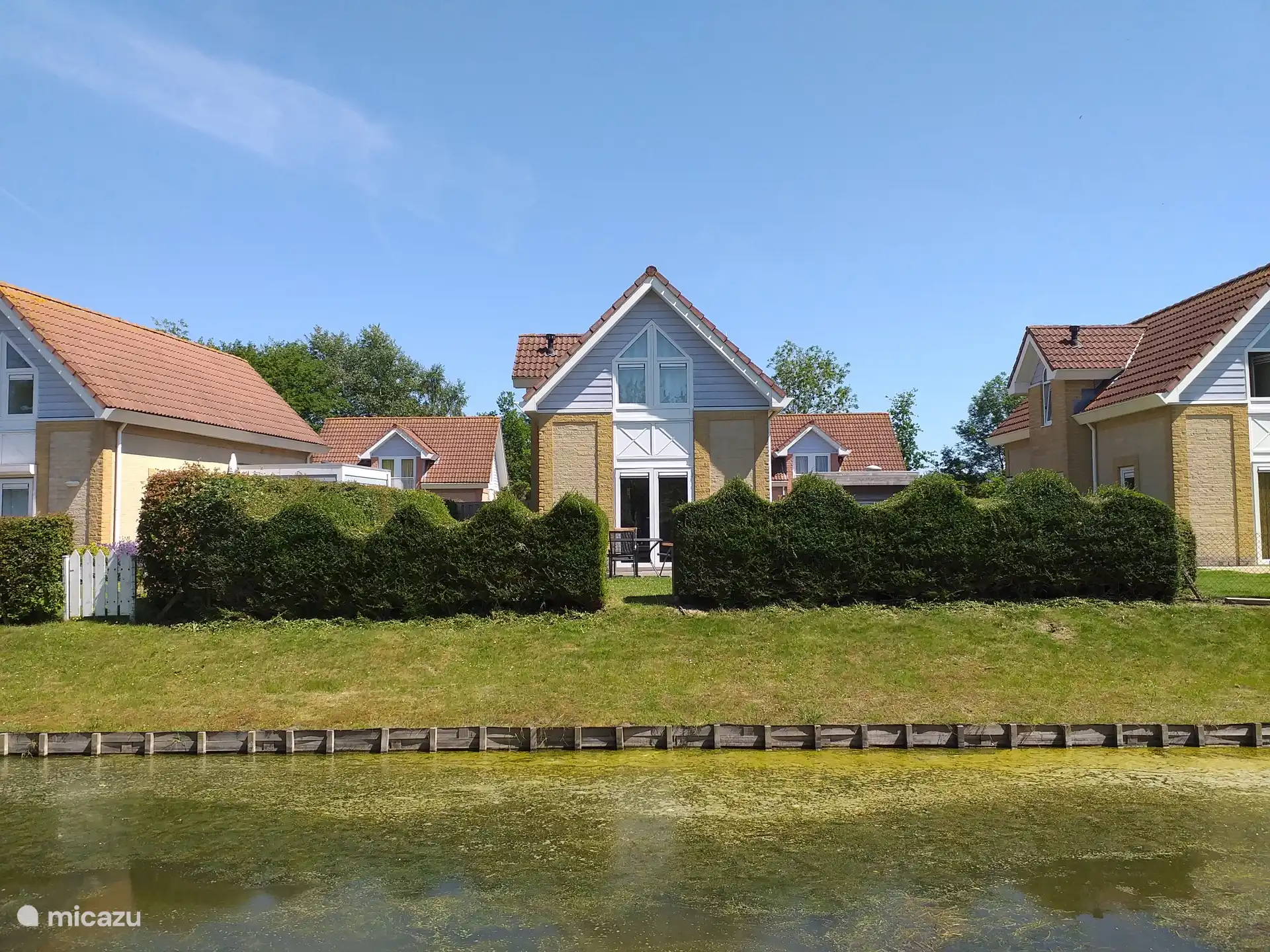 Rückseite von Welle 9, von der Zufahrtsstraße zum Park aus gesehen