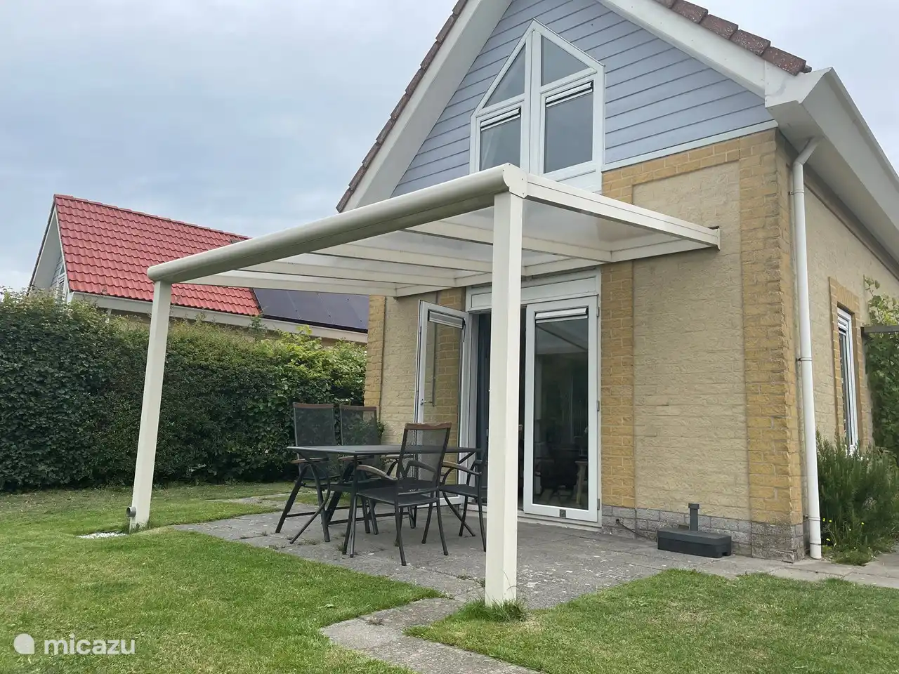 Terrassenüberdachung auf der Rückseite