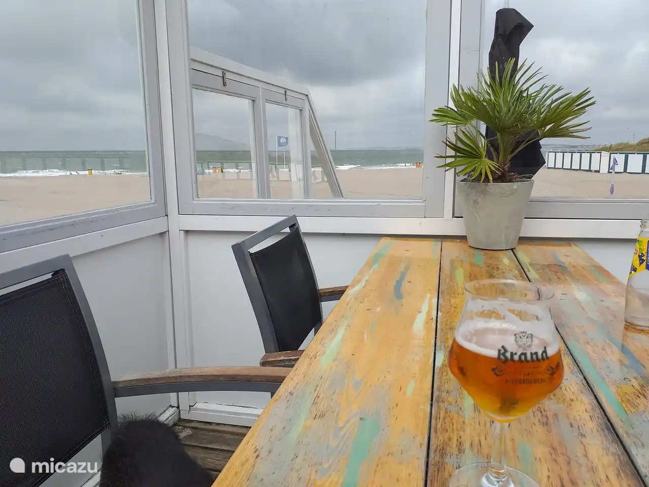 In der Nähe befindet sich der sauberste Strand der Niederlande, der Banjaard-Strand. Vom Pavillon banjaardstrand.nl aus können Sie bei einem Drink die schöne Aussicht genießen.