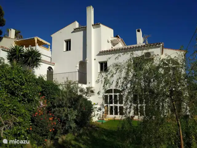 Samarkanda huren in Spanje, Andalusië, Rincón de la Victoria - geschakelde woning Het huis gezien vanuit de ruime tuin.
