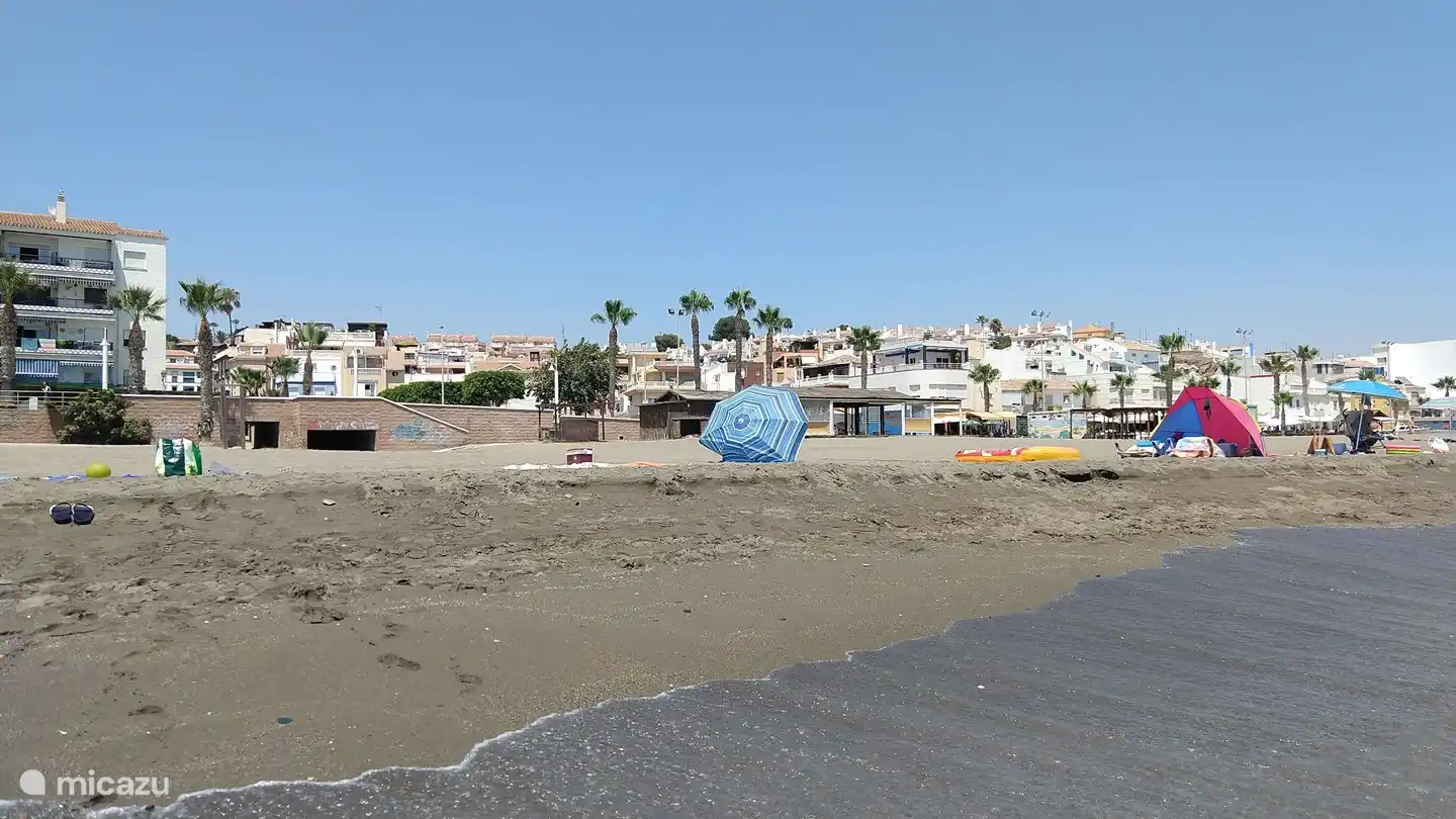 Das Dorf vom Strand aus gesehen.