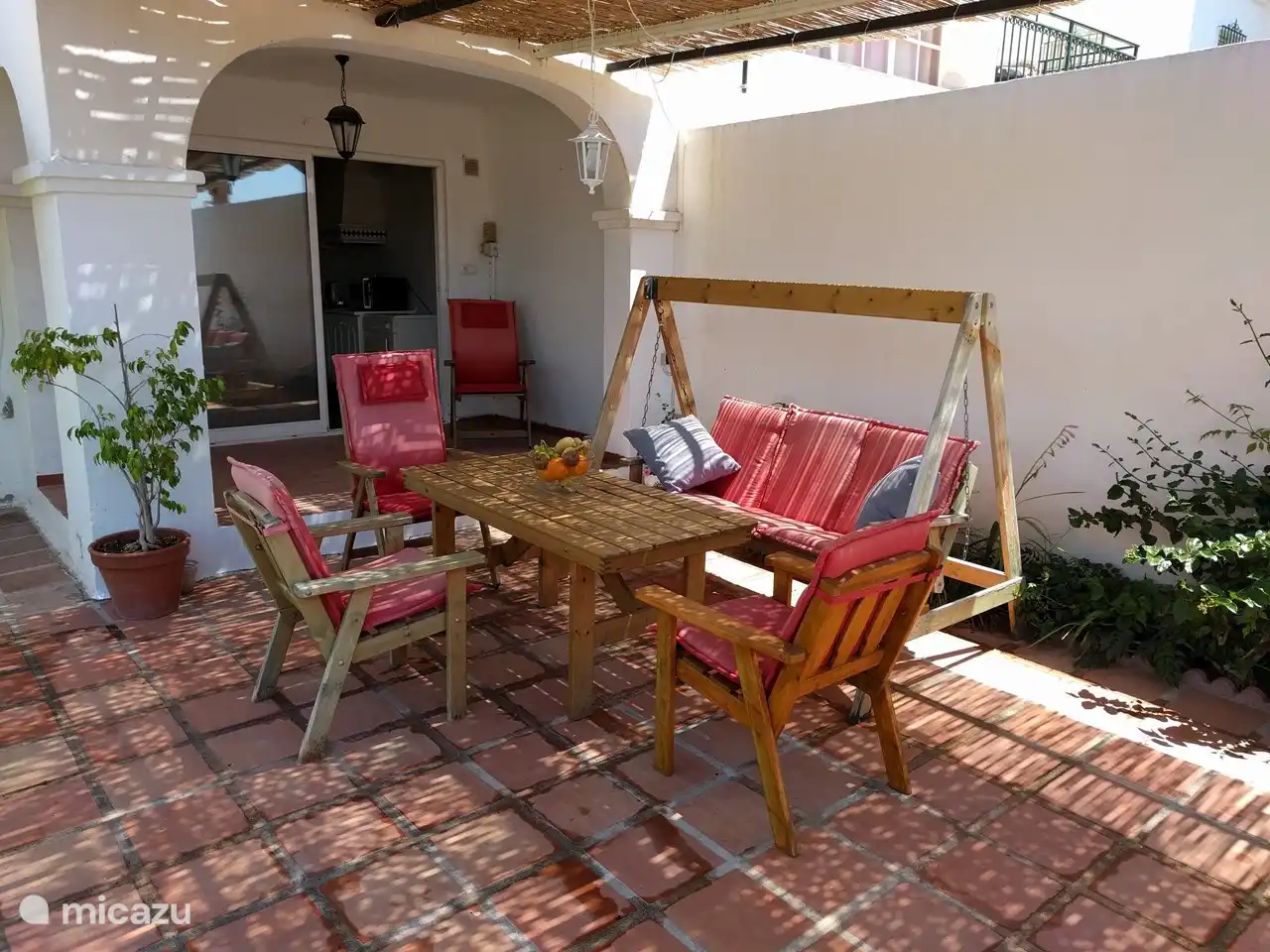 Etwas Schatten im Garten in der Nähe der Küche.