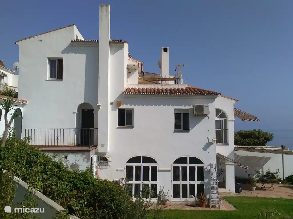 Das Haus Samarkanda befindet sich in einer ruhigen Wohngegend.