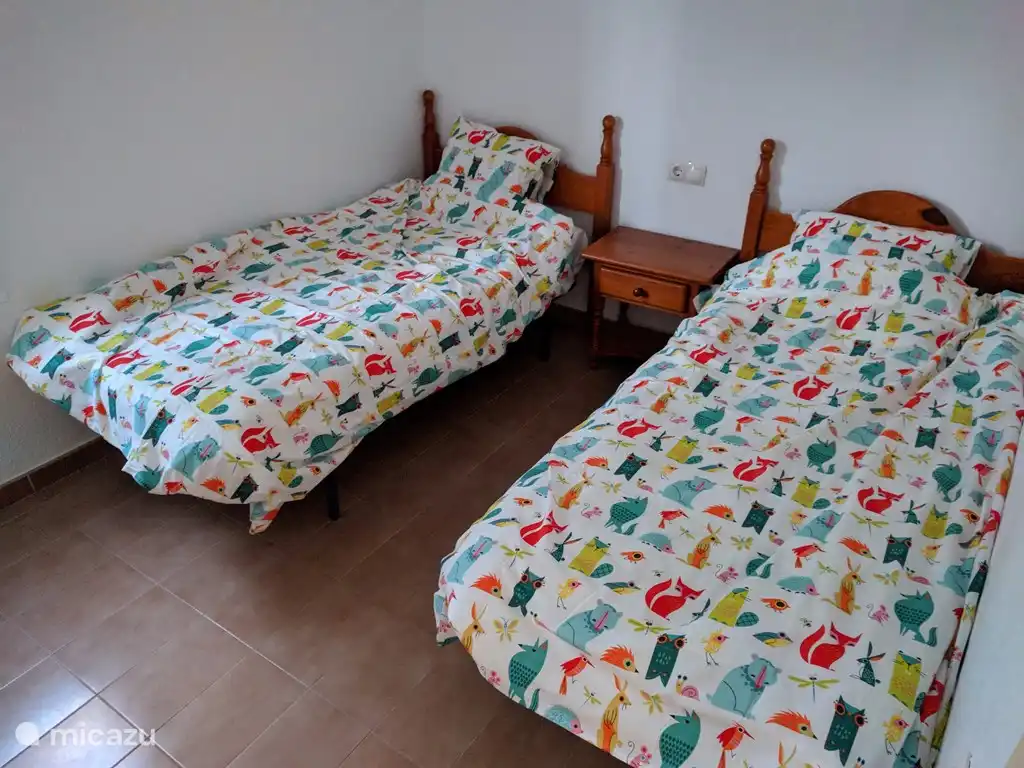 Die Schlafzimmer im ersten Stock haben Einzelbetten.