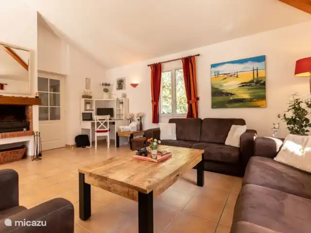 Villa Vivre | France, Ardèche, Vallon-Pont-d'Arc - villa Coin salon avec cheminée dans le séjour