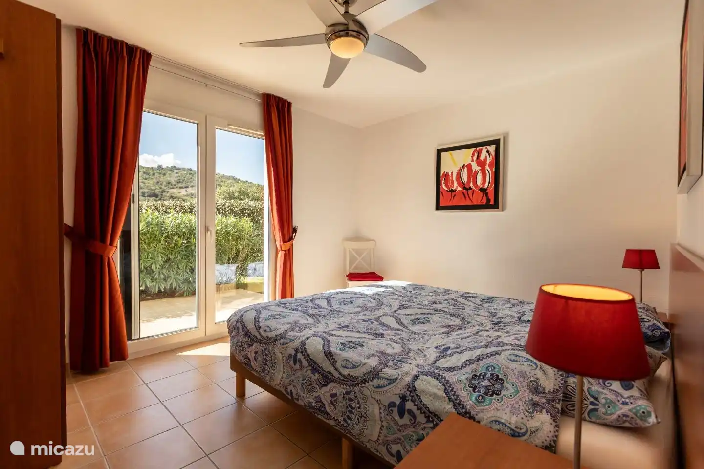 Chambre 1, côté jardin en bas.