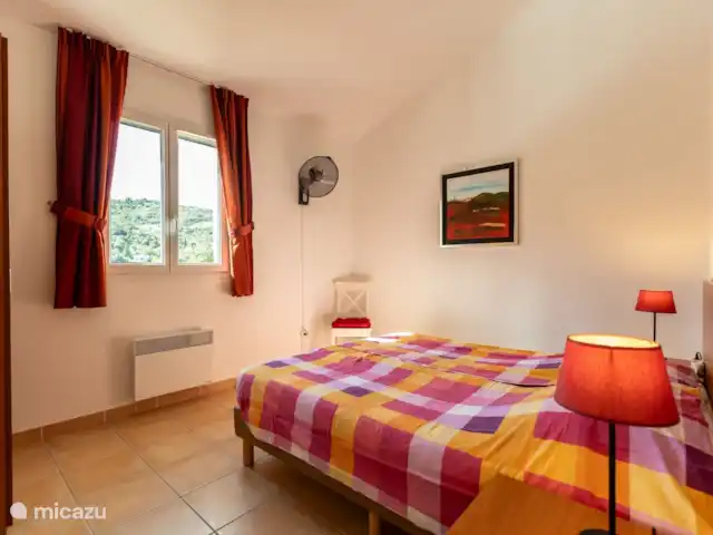Villa Vivre | France, Ardèche, Vallon-Pont-d'Arc - villa Chambre 3, côté jardin à l'étage