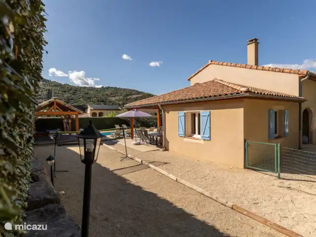 Villa Vivre | France, Ardèche, Vallon-Pont-d'Arc - villa Côté terrain de jeux de boules