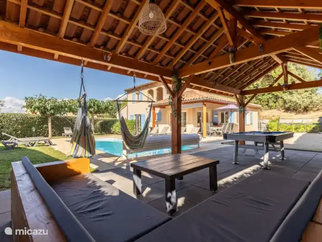 Villa Vivre | France, Ardèche, Vallon-Pont-d'Arc - villa Avec des chaises suspendues pour se détendre