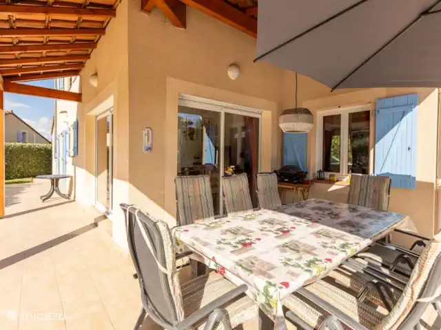 Villa Vivre | France, Ardèche, Vallon-Pont-d'Arc - villa La terrasse devant les portes coulissantes