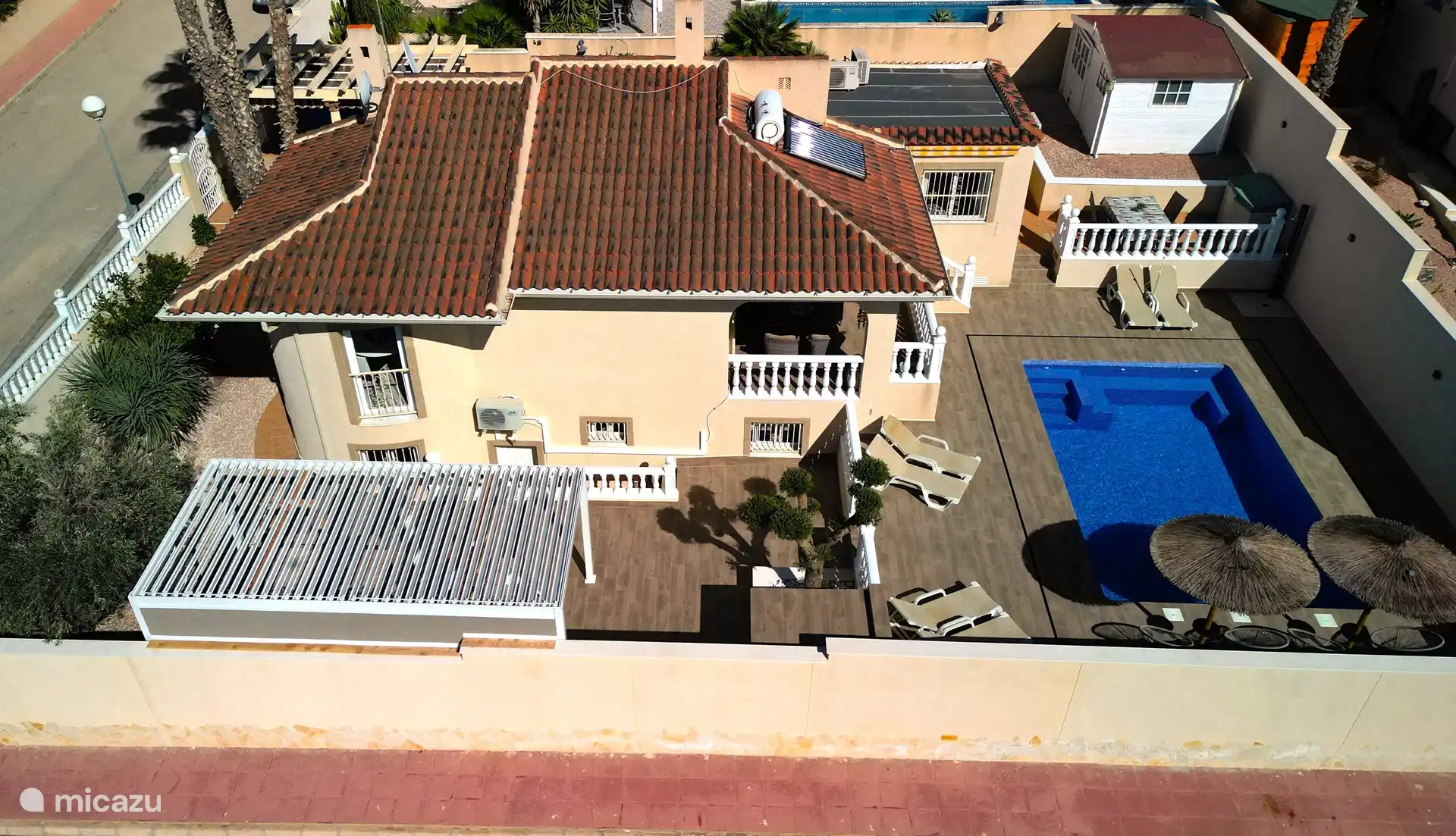 Foto aérea tomada desde un costado.