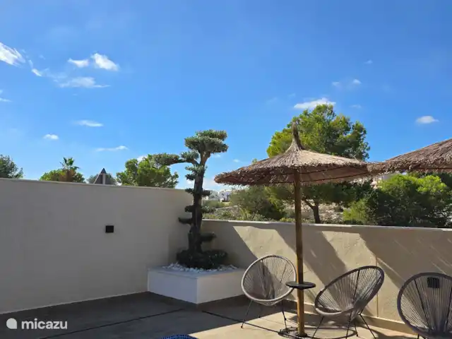 Villa Mi casa - Benijófar huren in Spanje, Costa Blanca, Benijófar - vakantiehuis Heerlijk de schaduw opzoeken onder de handgemaakte parasols.