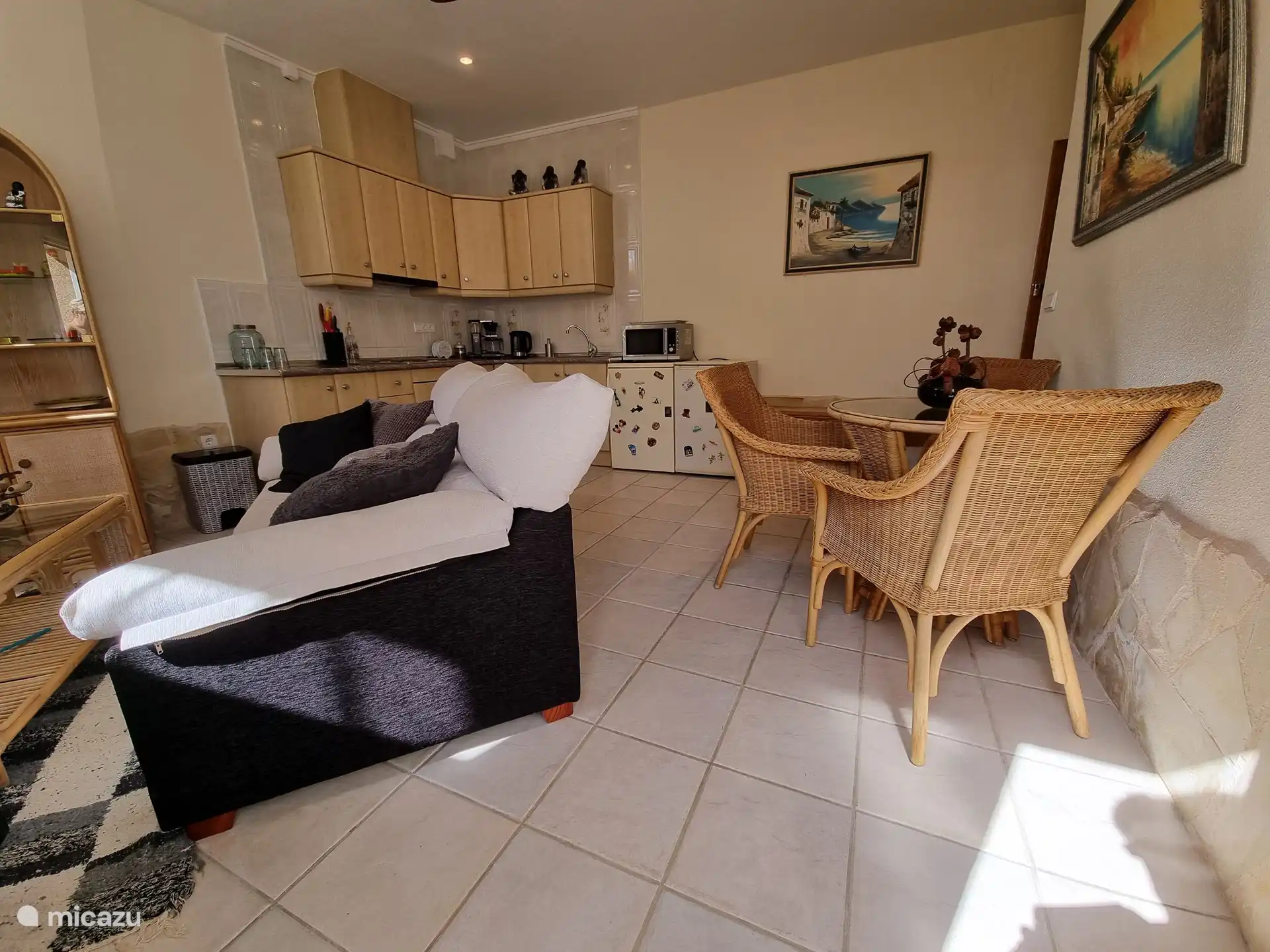 Living-living cocina totalmente equipada.