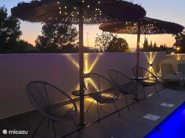 Villa Mi casa - Benijófar huren in Spanje, Costa Blanca, Benijófar - vakantiehuis Sfeerverlichting rondom het zwembad.