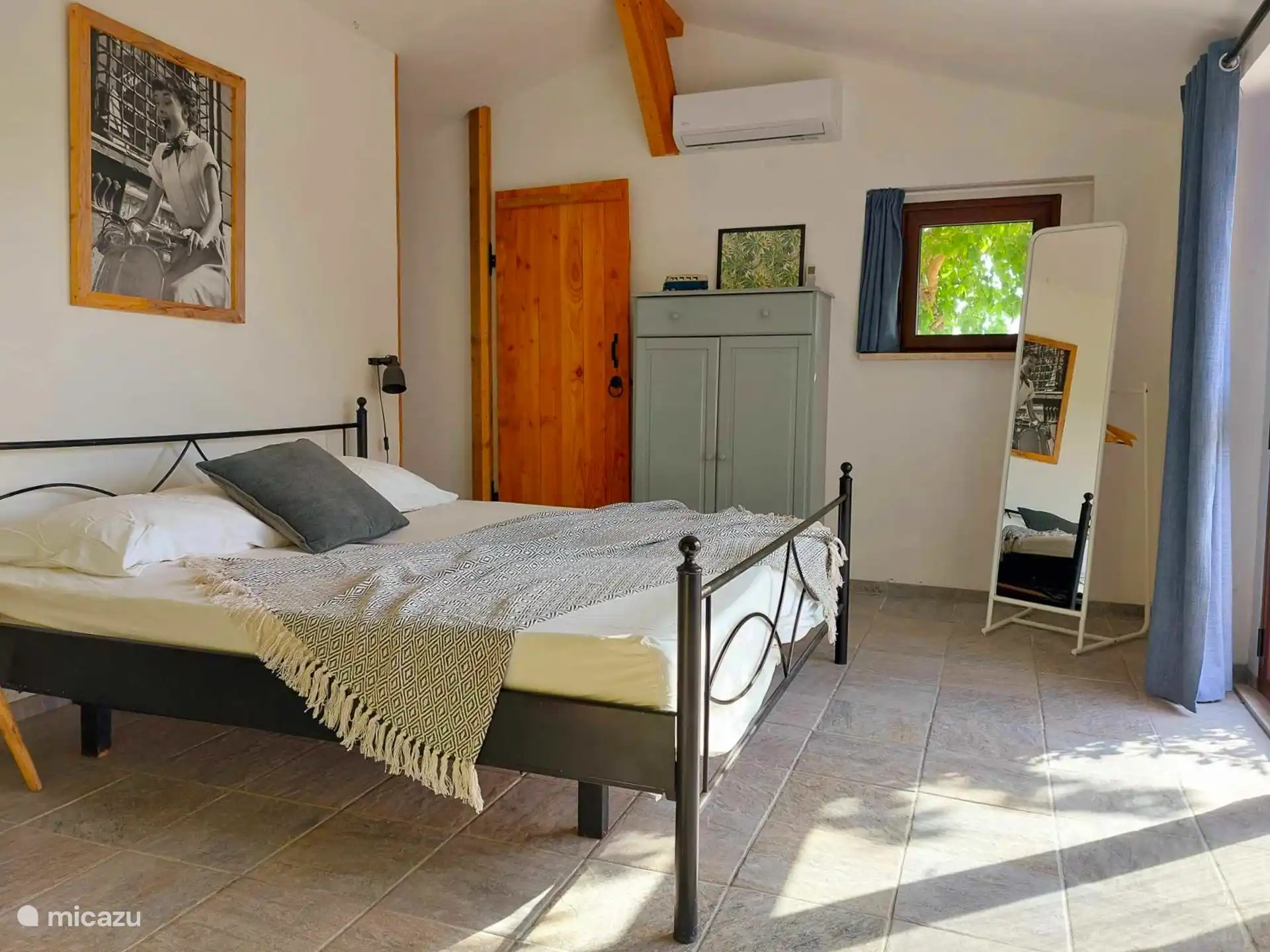 Hauptschlafzimmer mit Klimaanlage 