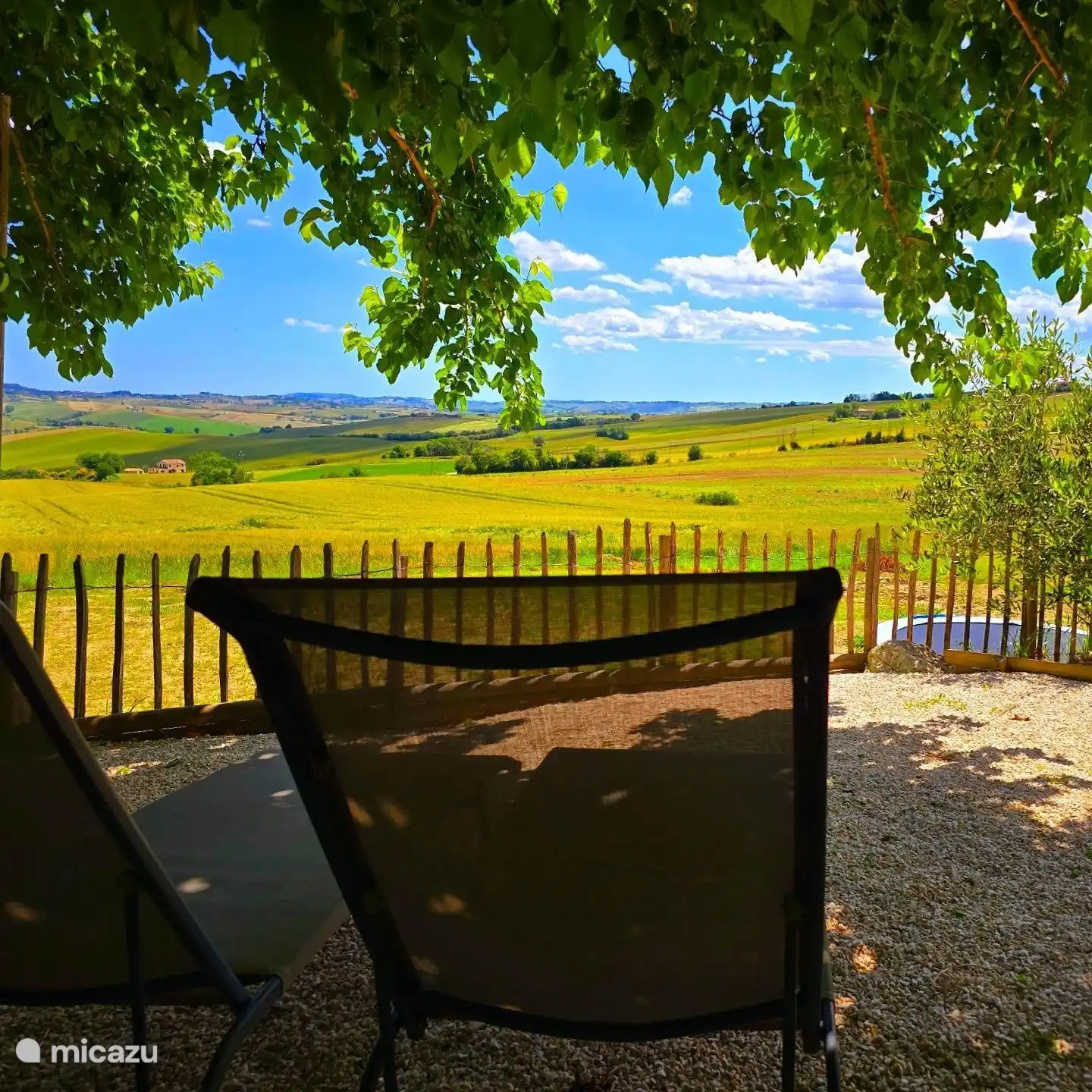 Ecke bei Fico mit Blick auf die schönen offenen Felder