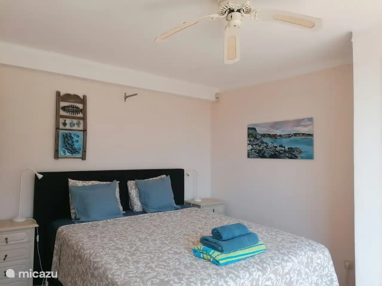 Das zweite Schlafzimmer verfügt über ein Queensize-Bett und ist sehr attraktiv