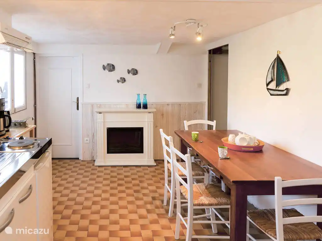 A small kitchen downstairs. Handy to have everything at hand when you want to eat in the garden.