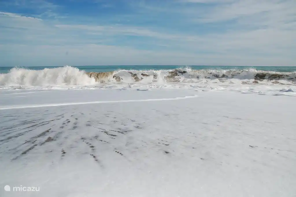 Een winderige dag met behoorlijke golven