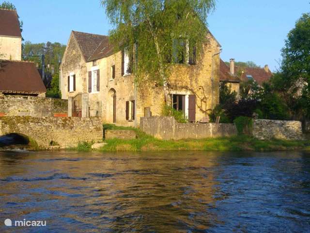 Holiday home in France, Yonne, Saint-Père-sous-Vézelay – holiday house Riverhouse