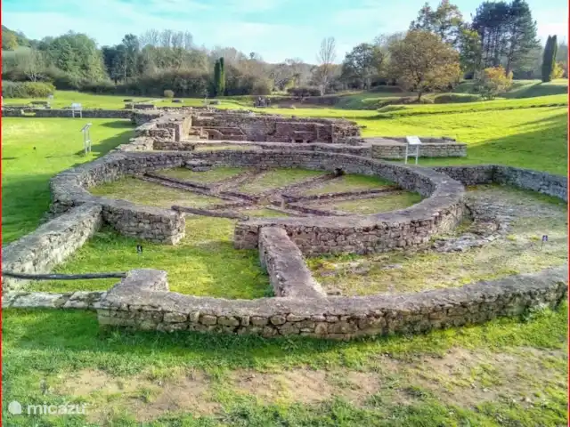 Maison de la rivière | France, Yonne, Saint-Père-sous-Vézelay - maison de vacances Les sources, les bains romains et le temple celtique aux Fontaines Salées, près de Saint Pere.