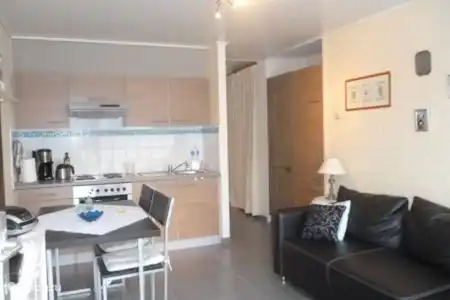 Vakantiehuis België, Belgische Kust, Bredene appartement Derby 2 keuken en zithoek
