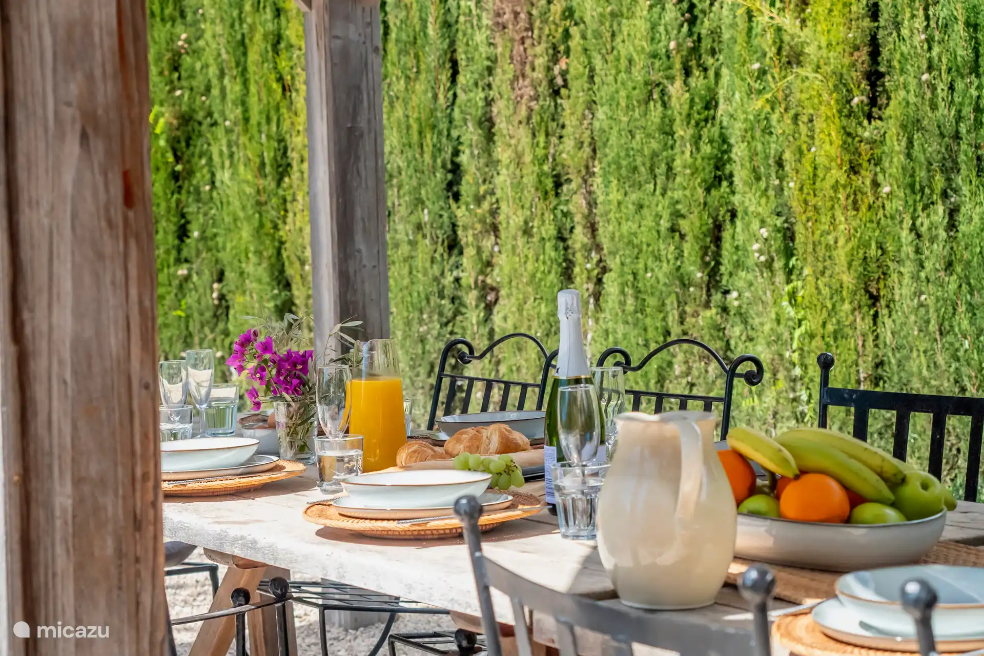 Esstisch für den Außenbereich