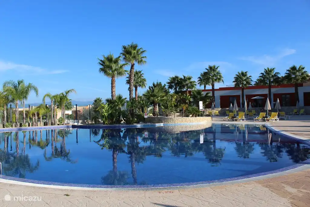 Gäste der Casa Kiki können den Swimmingpool des benachbarten Vitor's Village nutzen.
