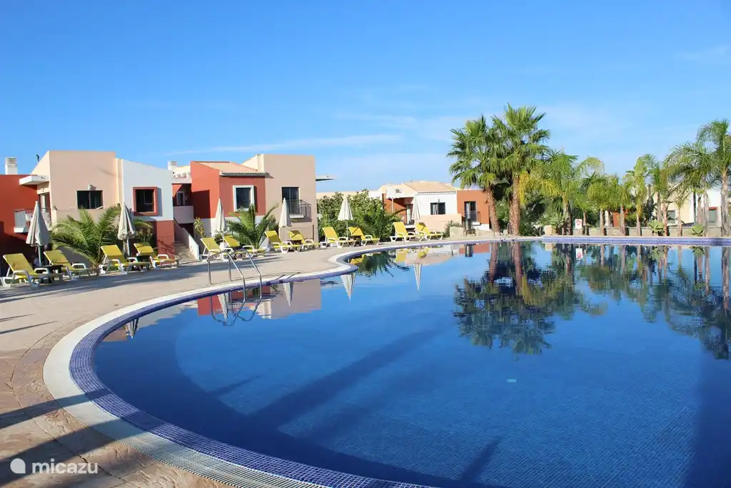 Gäste der Casa Kiki können den Swimmingpool des benachbarten Vitor's Village nutzen.