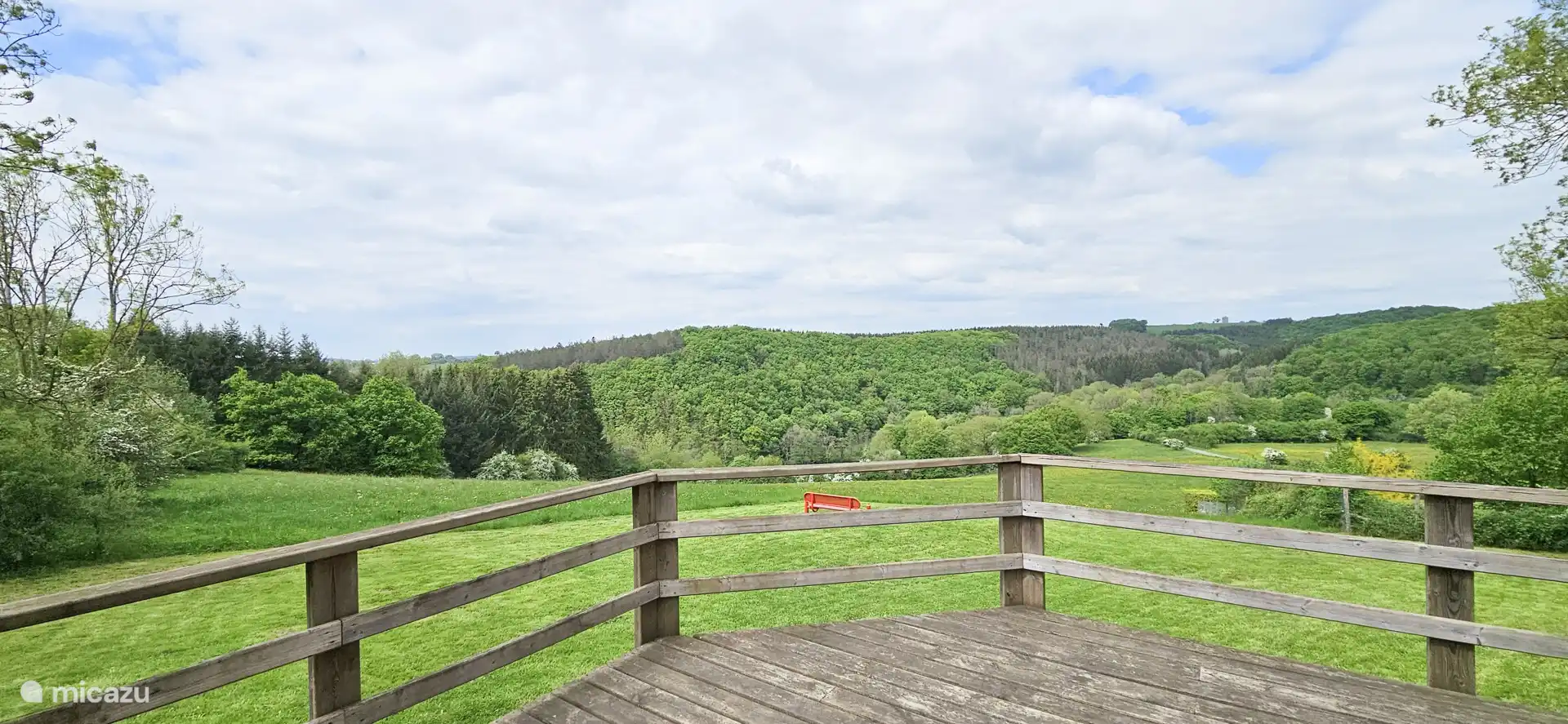 Blick von der großzügigen Terrasse