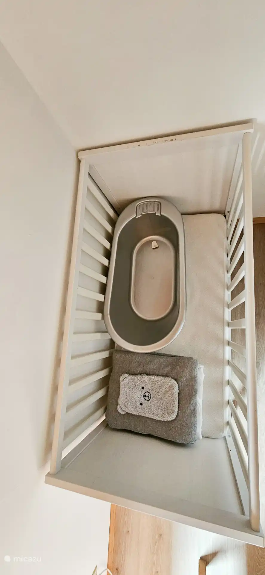 Babybett mit Badewanne