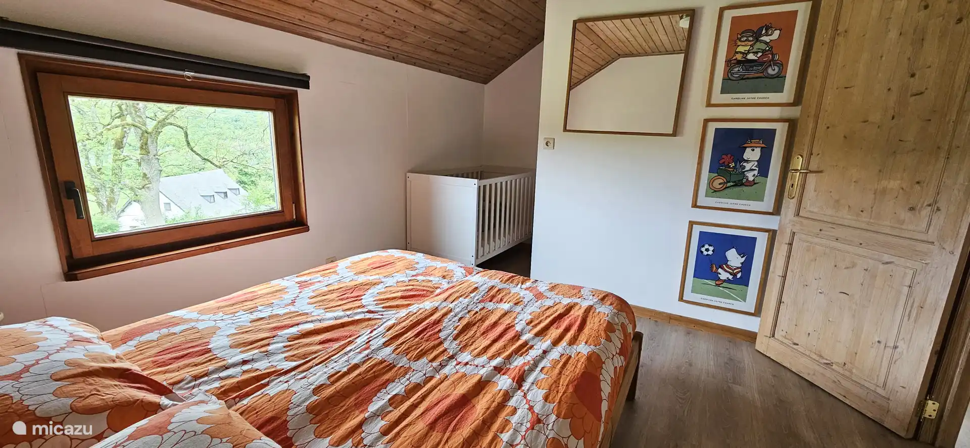 Schlafzimmer 2 mit Babybett