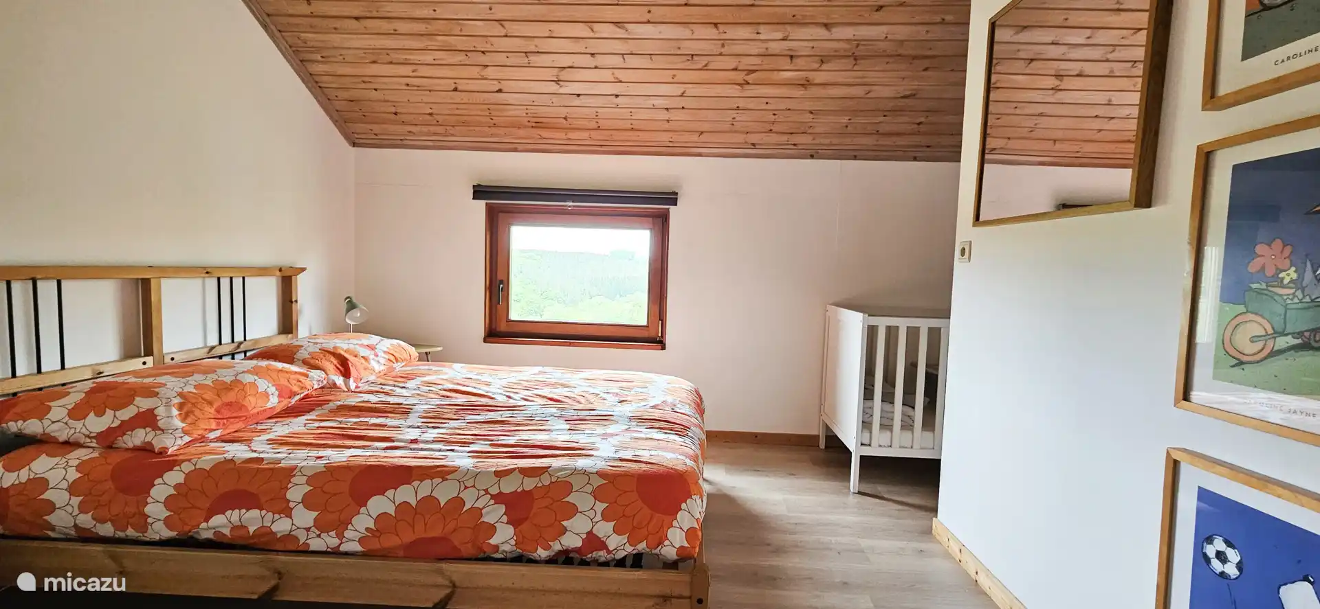 Schlafzimmer 2 mit Babybett