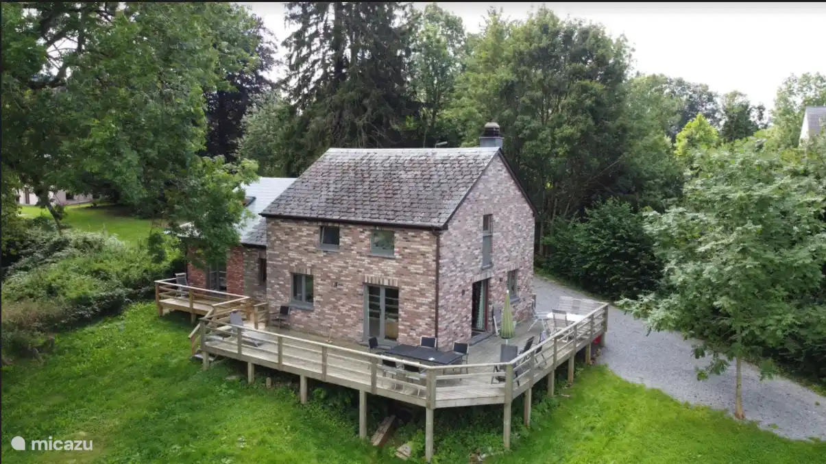 Haus auf der Talseite