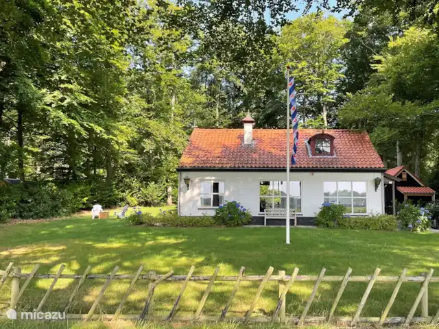 Pake's Hûs huren in Nederland, Friesland, Oudemirdum - vakantiehuis grote tuin rondom
