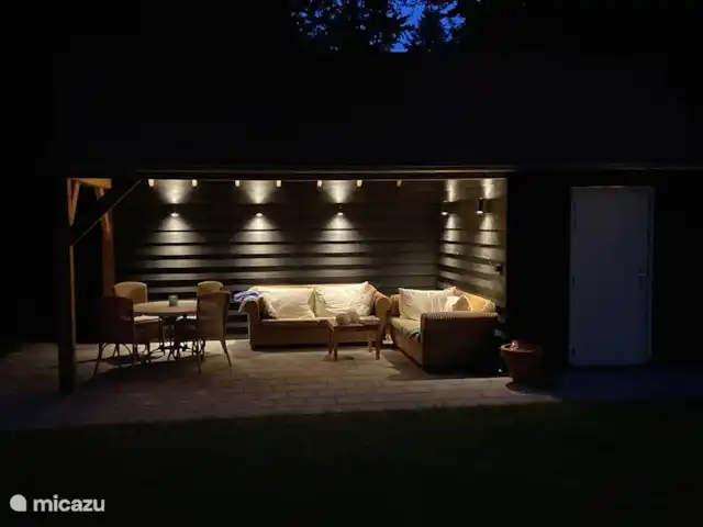 Pake's Hûs huren in Nederland, Friesland, Oudemirdum - vakantiehuis by night