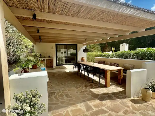 Viva la Vida in Moraira huren in Spanje, Costa Blanca, Benissa - vakantiehuis De royale eettafel, super voor mooie avonden. Het is een heerlijke plek, om samen met dierbaren, de dag te overpeinzen.
