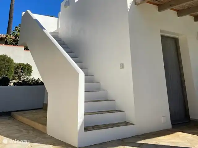 Viva la Vida in Moraira huren in Spanje, Costa Blanca, Benissa - vakantiehuis Geen stairway to heaven, maar naar ons solarium voor de echte zonaanbidders.