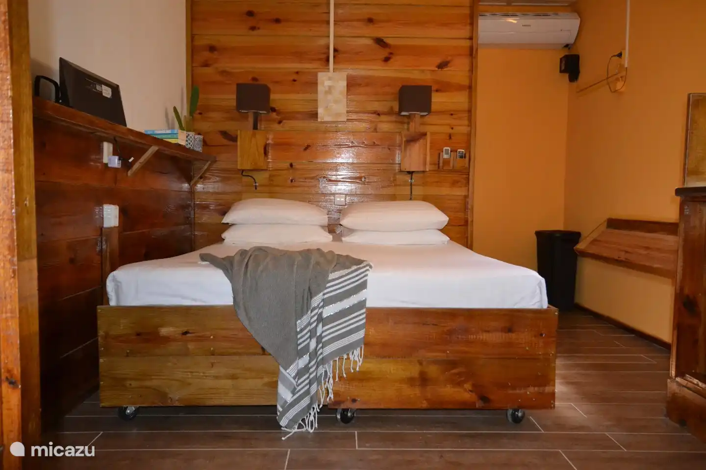 Cama doble o dos camas individuales, háganos saber su preferencia.