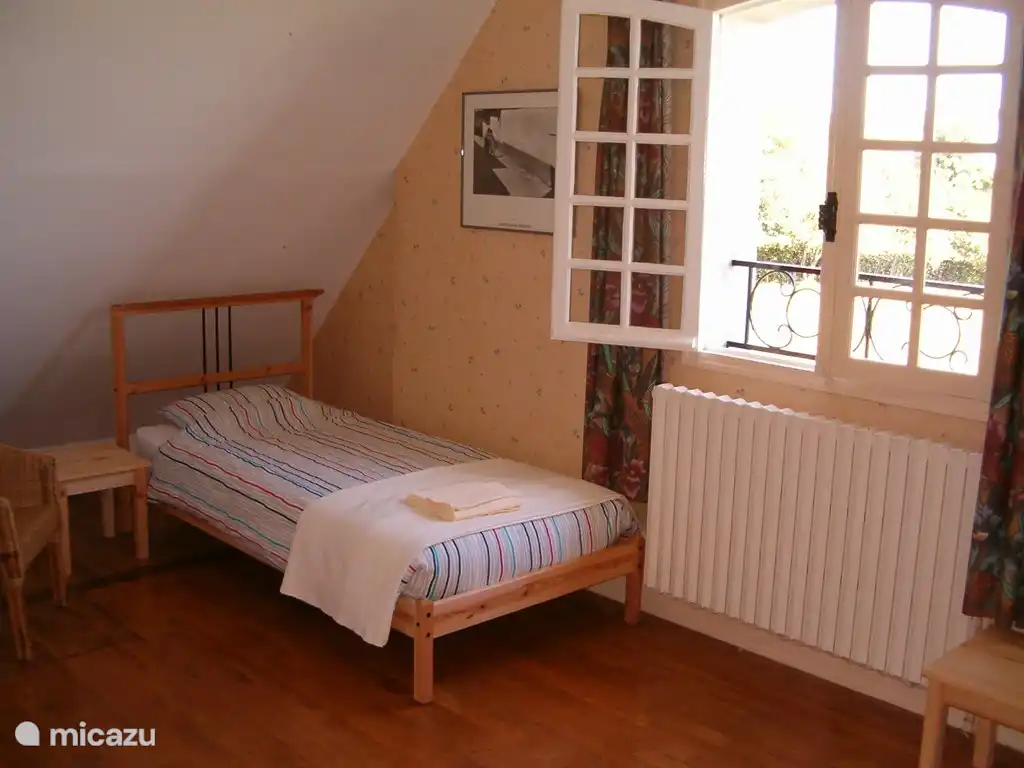 Das Chartreuse-Zimmer mit zwei Einzelbetten