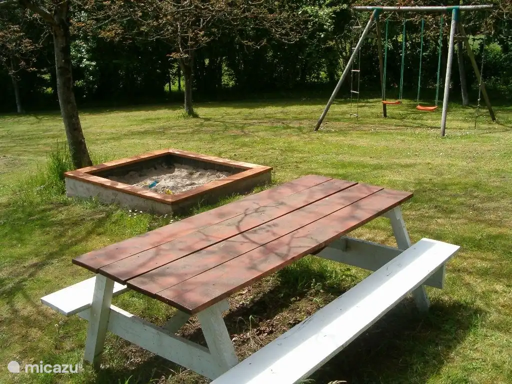 Die Spielecke im Obstgarten