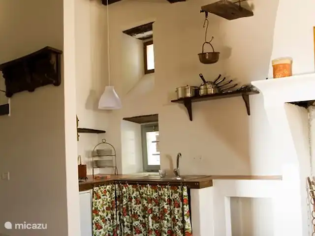 Fietsen, Italië, Marche, Arcevia, appartement Iris kookhoek
